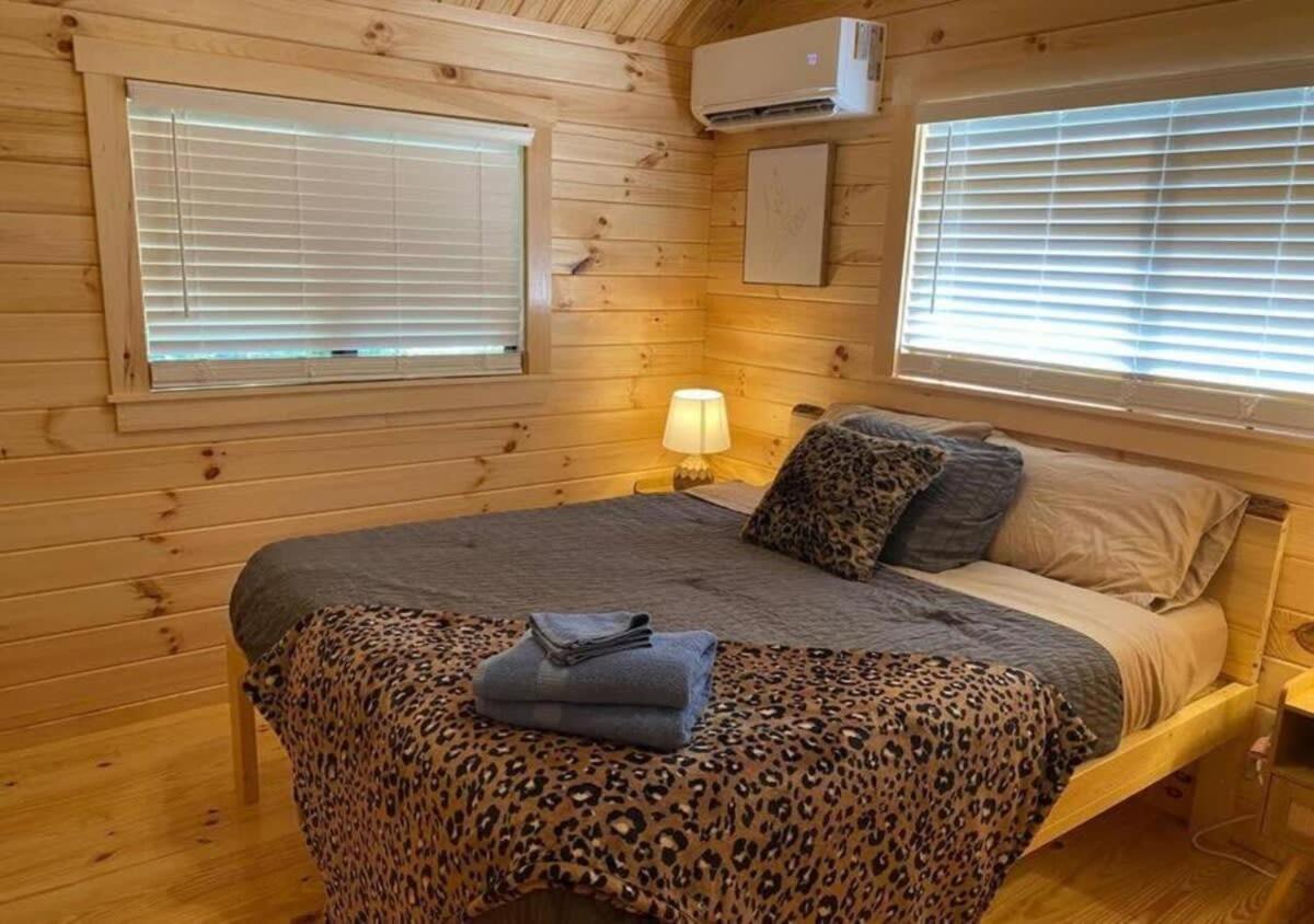 Serene 1Br Cabin Near Nc Z00 With Loft & Waterview Asheboro Buitenkant foto